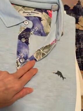 HALFSLEEVE TOMMY BAHAMA ISLANDZONE LIGHT BLUE WITH DARK GRAY LOGO POLOSHIRTSIZEM